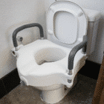 Assento Sanitário Elevado com Apoio Até 136kg - Longevitech - Imagem 3