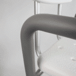 Banqueta para Banho com Encosto e Apoio para Braços Até 100kg - Longevitech - Imagem 3